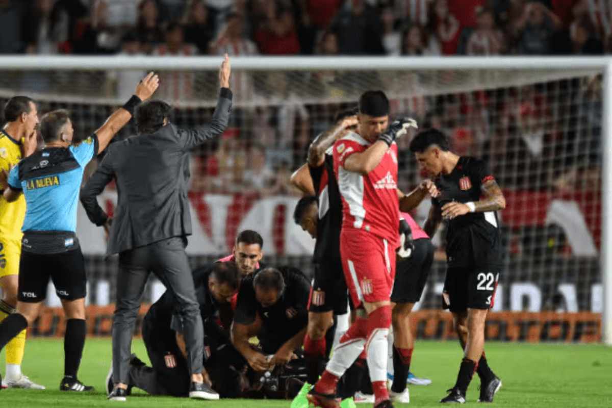 Malore in campo durante Estudiantes-Boca Juniors